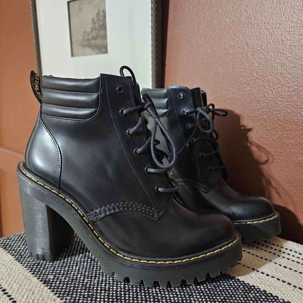 Dr. Martens Size 8 Black Lace-Up Ankle Boots
